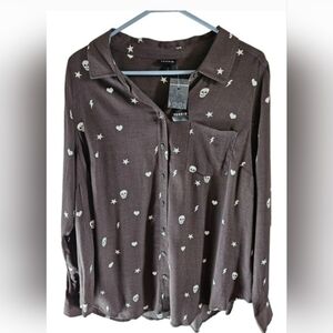 Torrid Charcoal Button-Up with Skull and Star Pattern